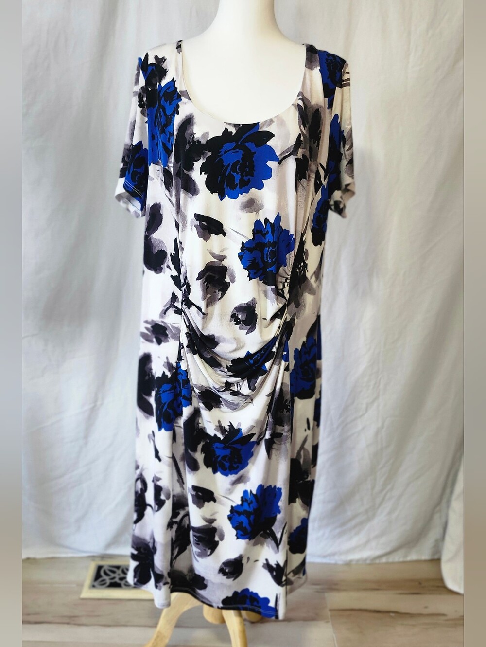 Colebrooke By Windsmoor Floral Scoop Neck Draped Midi Dress in Blue and White